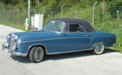 mb_220S_cabrio_bluet.jpg